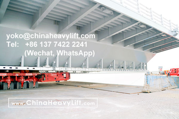 CHINA HEAVY LIFT manufacture 100 axle axle line SPMT Self-propelled Modular Transporters compatible Scheuerle SPMT assist 3200 ton Hong Kong-Zhuhai-Macao giant bridge section RORO on barge, www.chinaheavylift.com